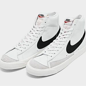 NIKE BLAZER MID '77 VINTAGE CASUAL SHOES
NEW WITHOUT BOX
Size 10